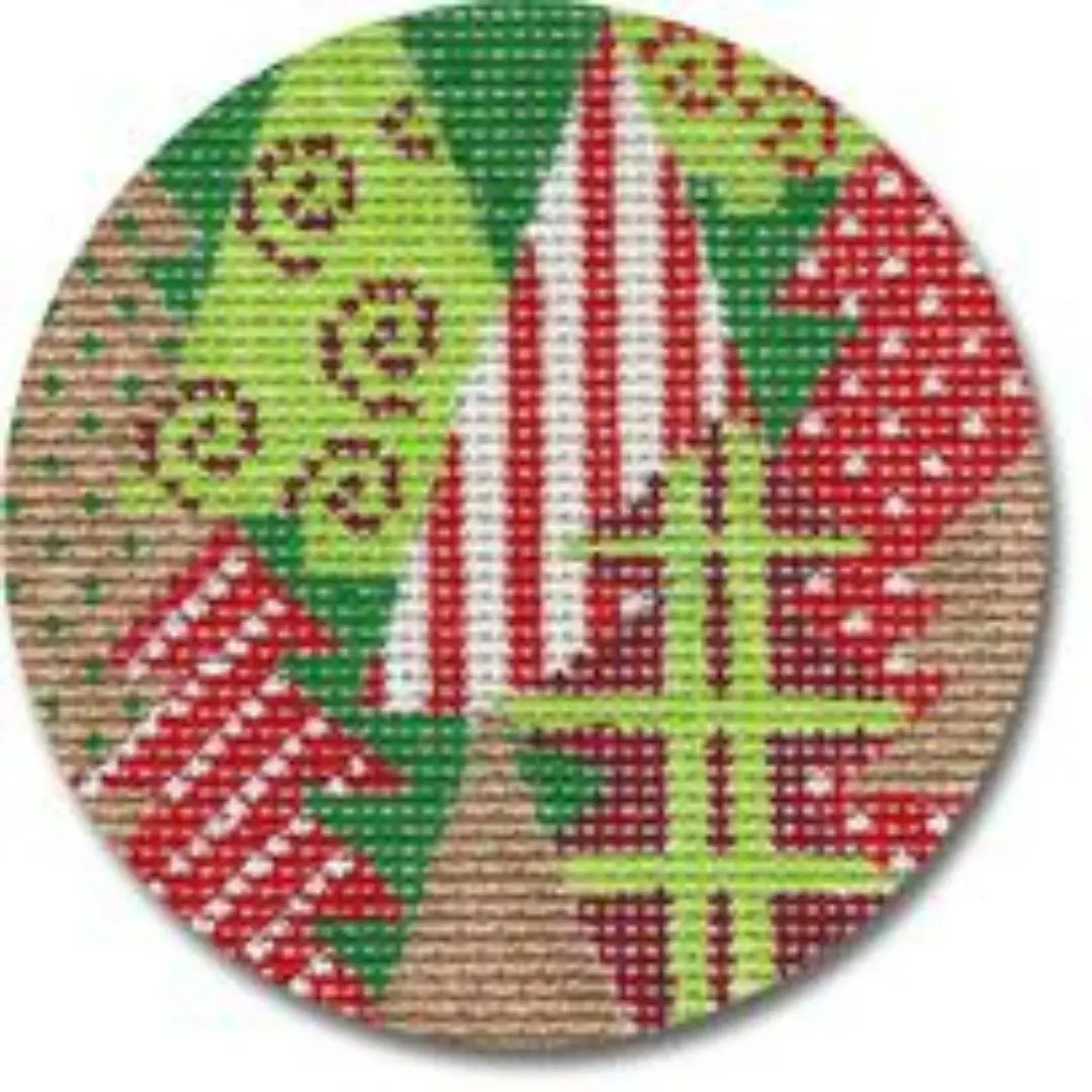 A cross stitch pattern with Christmas trees designed by Cecilia Ohm Eriksen.