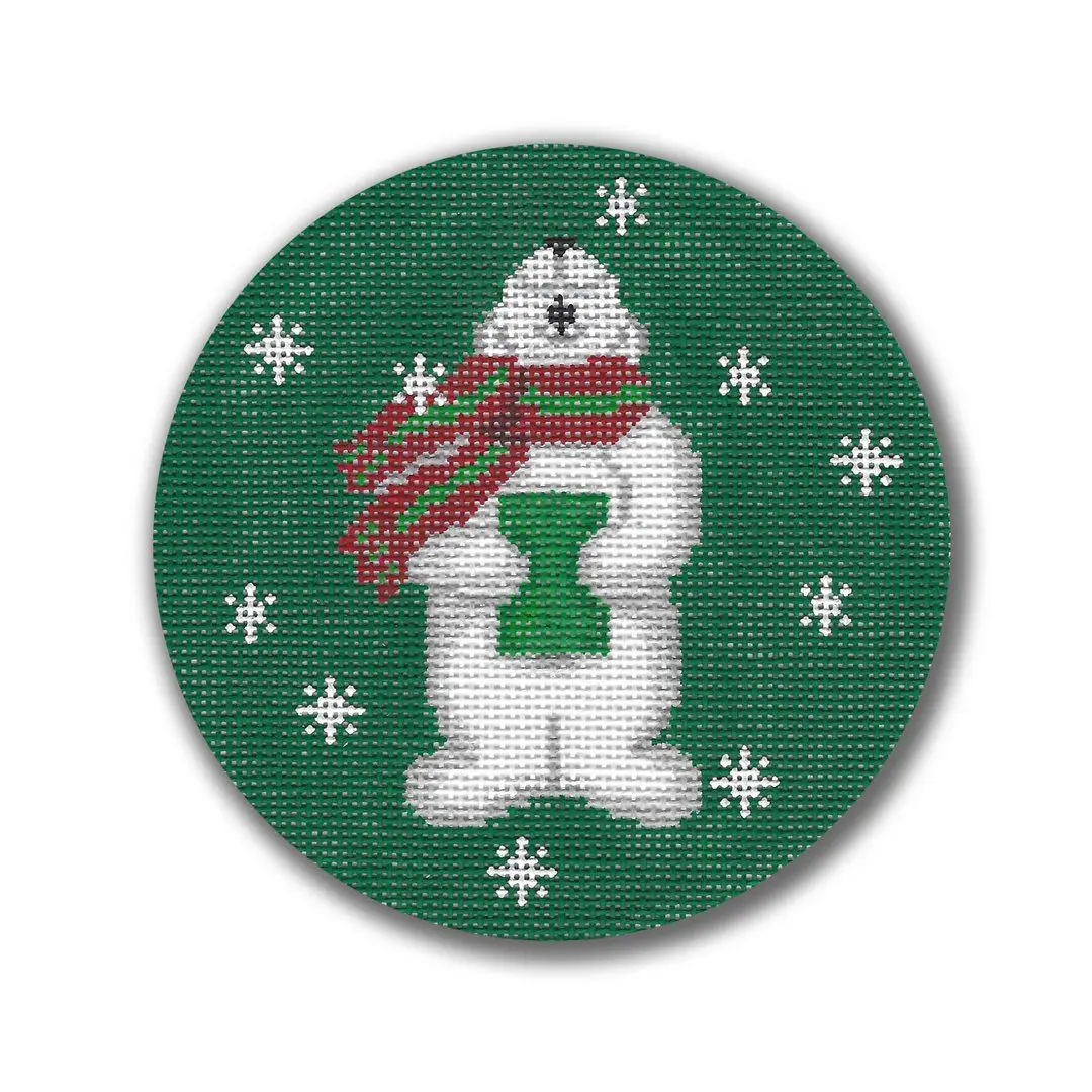 A cross stitch pattern of a polar bear holding a scarf, designed by Cecilia Ohm Eriksen.